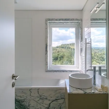 Haus In Soeiro Do Chao Mit Privatem Parkplatz By Interhome * פורנוס דה אלגודרס